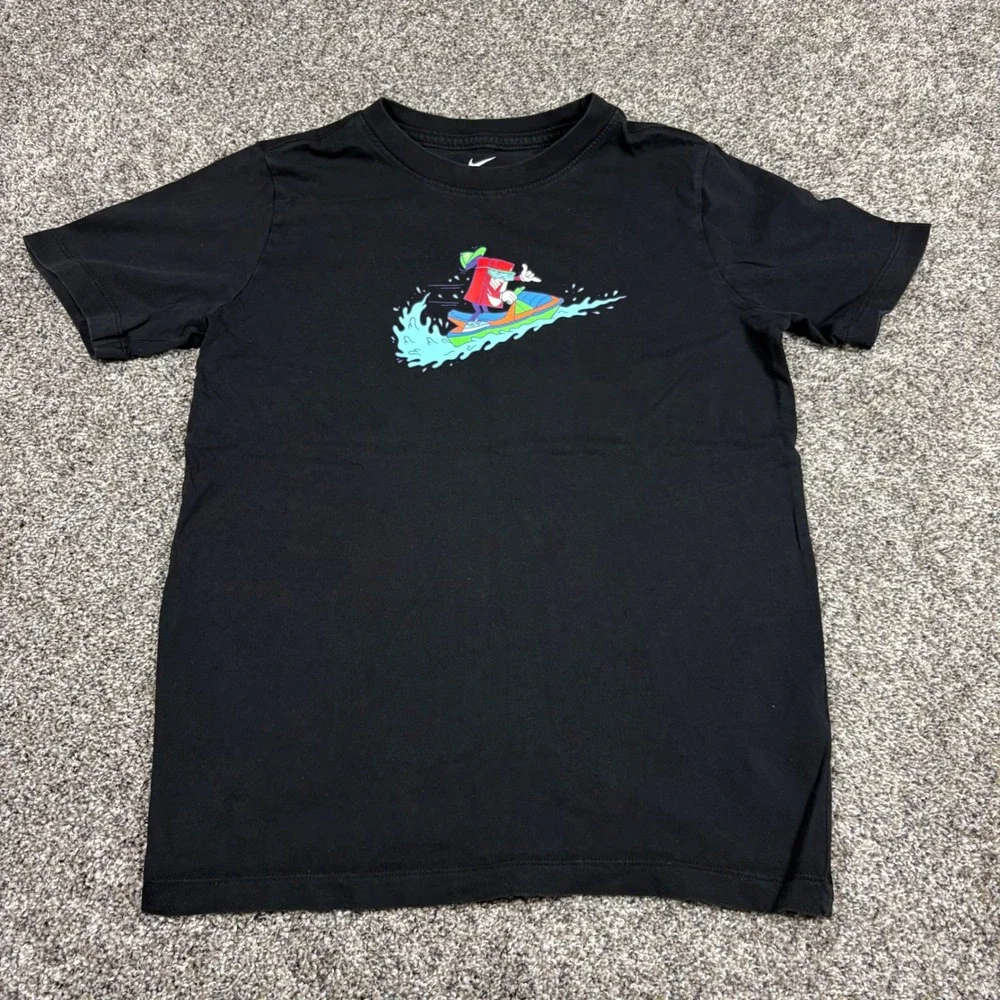 Nike Graphic T-Shirt Kids Large Black Excellent Jet Ski‎ Cartoon FV5345-010